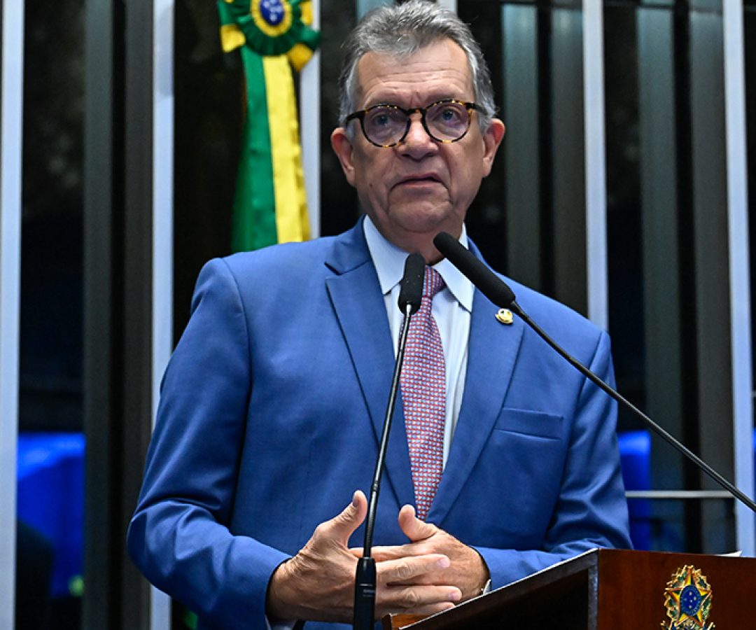 À tribuna, em discurso, senador Laércio Oliveira (PP-SE).