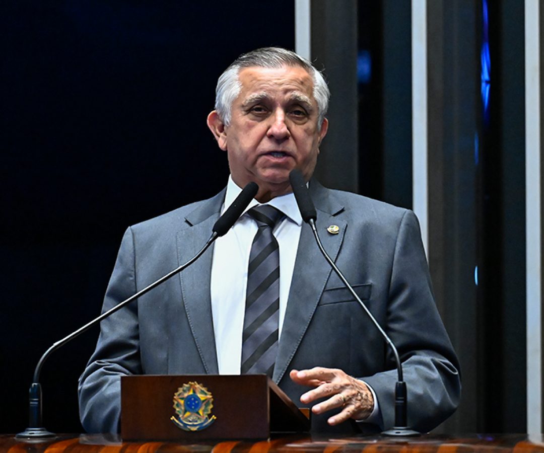 Senador Izalci Lucas (PL-DF) em discurso à tribuna.