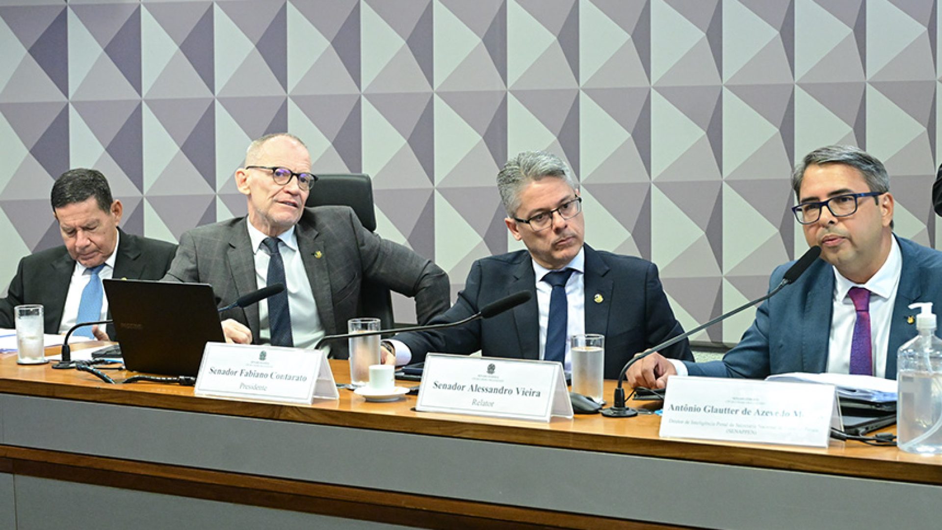 senadores ouvem diretor de Inteligência Penal e pedem mais dados sobre presídios — Senado Notícias