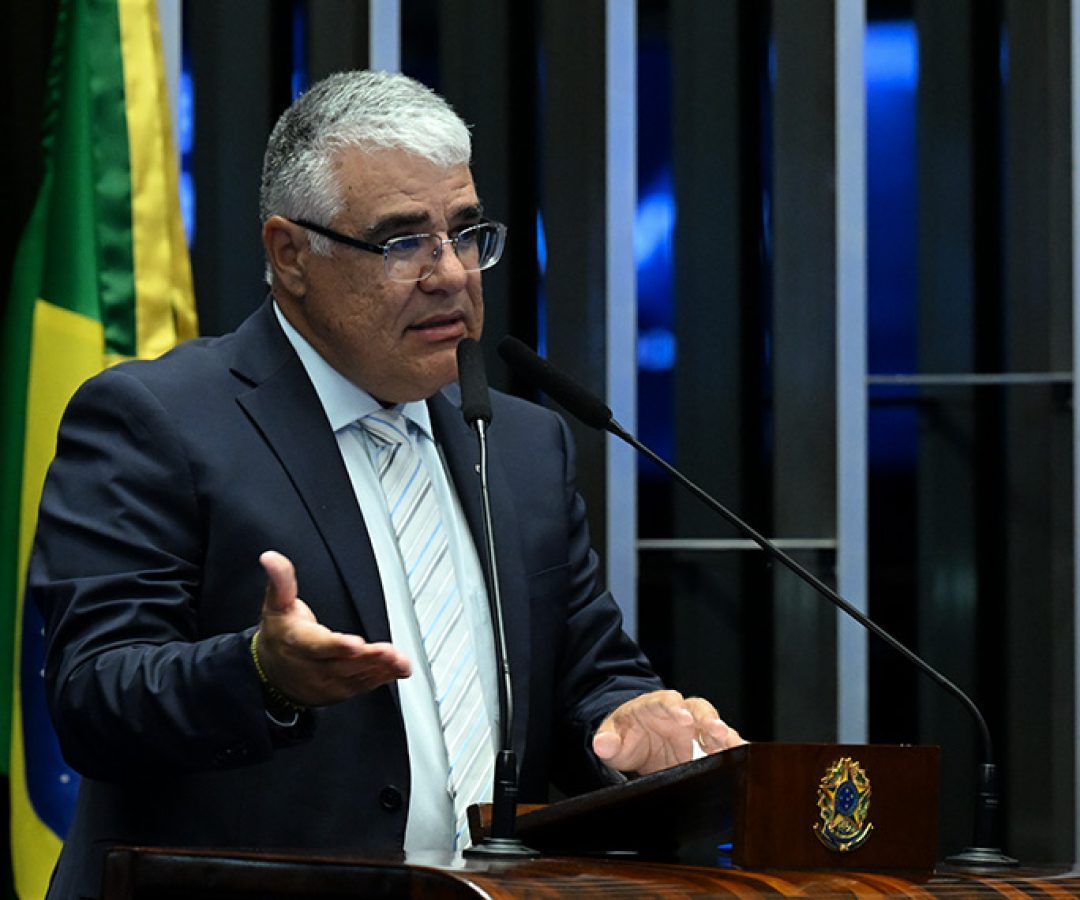 Senador Eduardo Girão (Novo-CE) em discurso à tribuna.