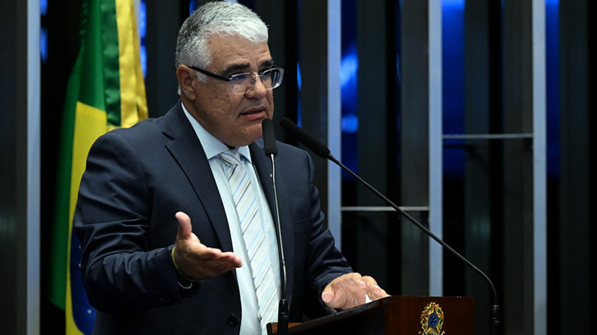 Senador Eduardo Girão (Novo-CE) em discurso à tribuna.