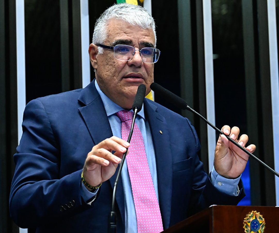 Em discurso, à tribuna,  senador Eduardo Girão (Novo-CE).
