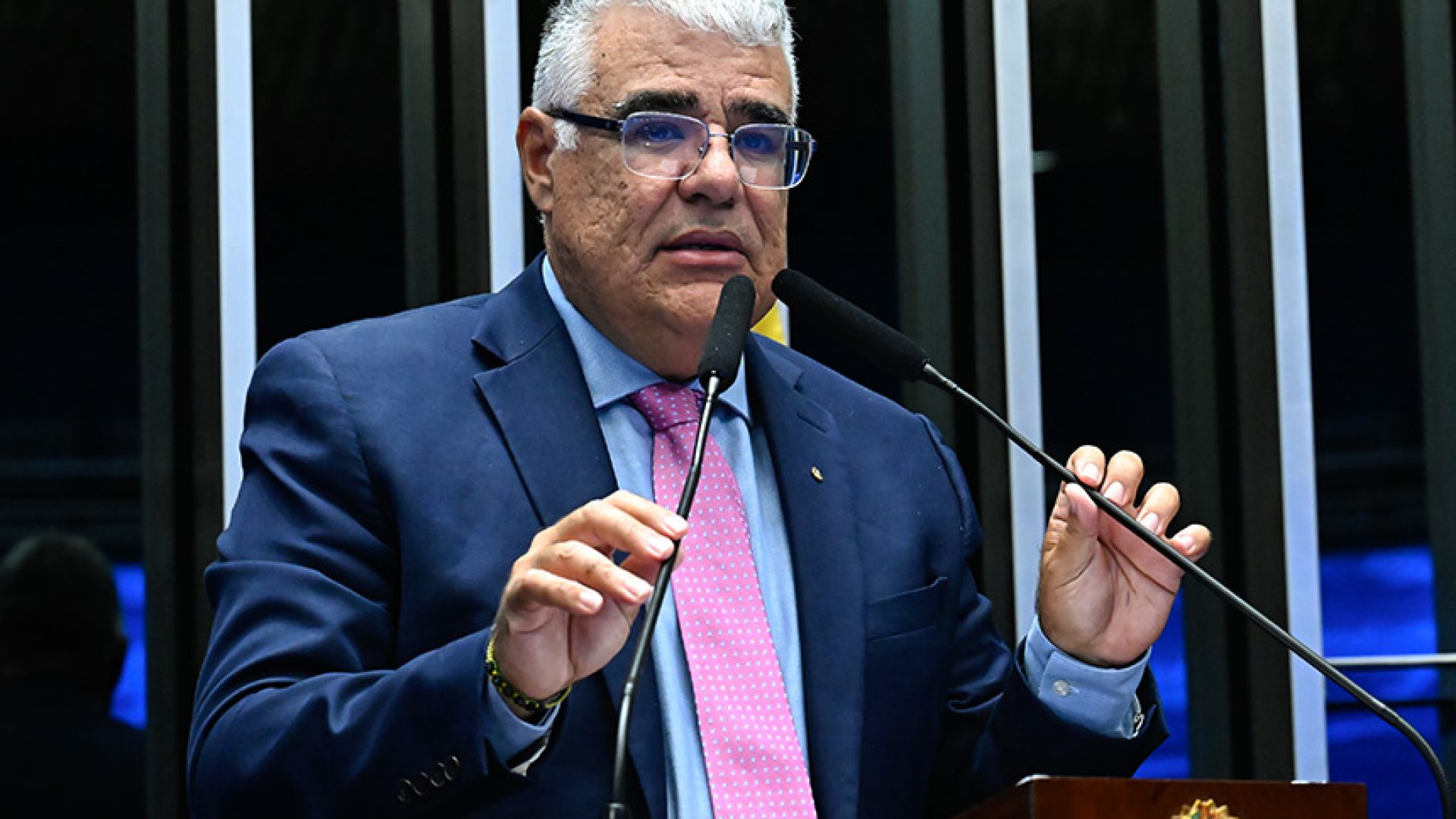 Em discurso, à tribuna,  senador Eduardo Girão (Novo-CE).