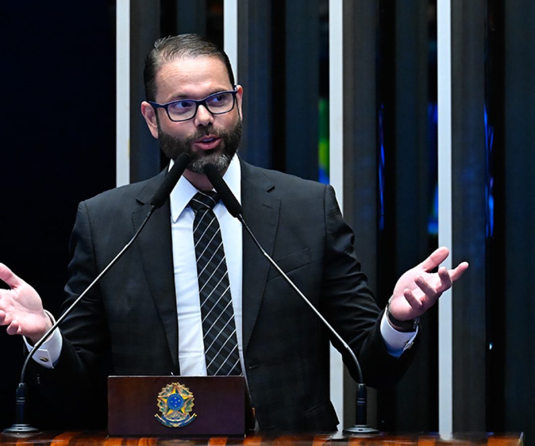 Em discurso, à tribuna, senador Jorge Seif (PL-SC).