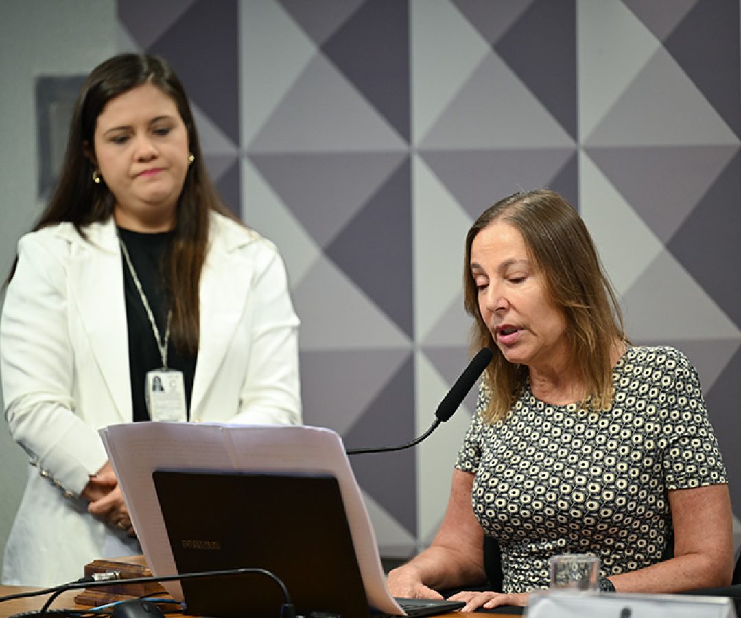 À mesa, em pronunciamento, vice-presidente da CDH, senadora Mara Gabrilli (PSD-SP).