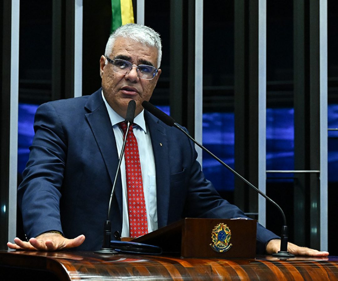 Em discurso, à tribuna, senador Eduardo Girão (Novo-CE).