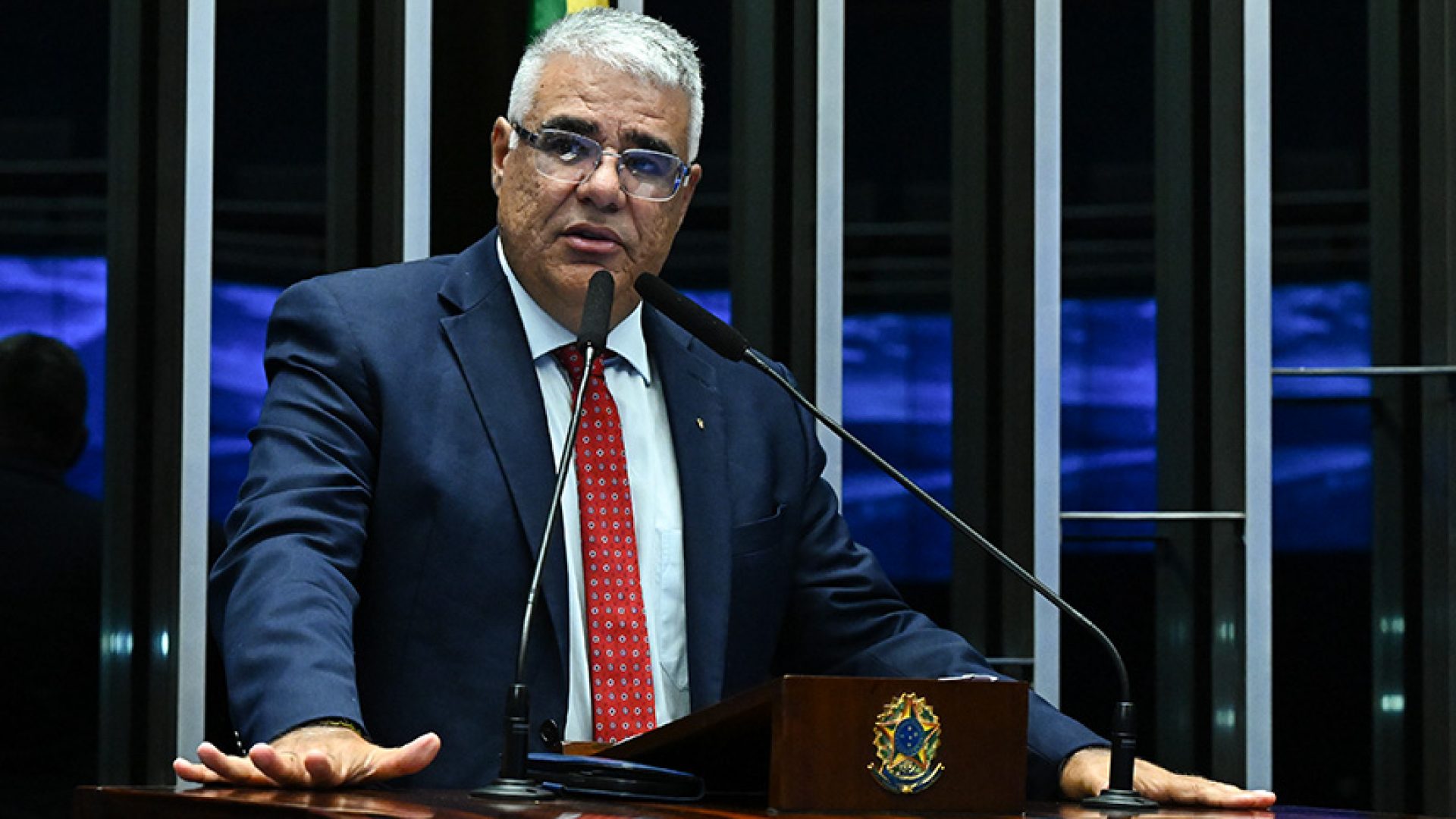Em discurso, à tribuna, senador Eduardo Girão (Novo-CE).