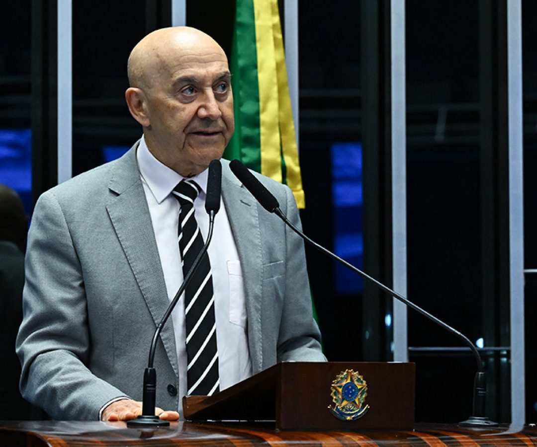 Em discurso, à tribuna, senador Confúcio Moura (MDB-RO).