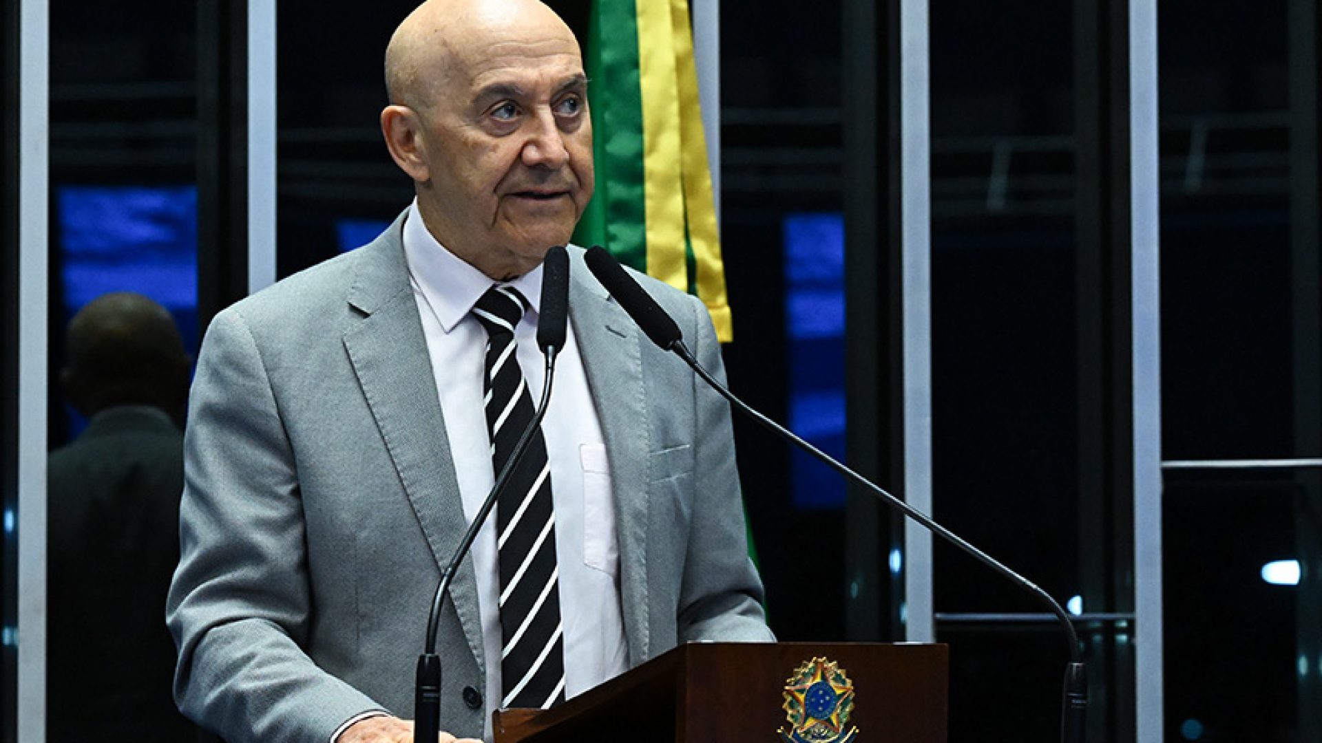 Em discurso, à tribuna, senador Confúcio Moura (MDB-RO).