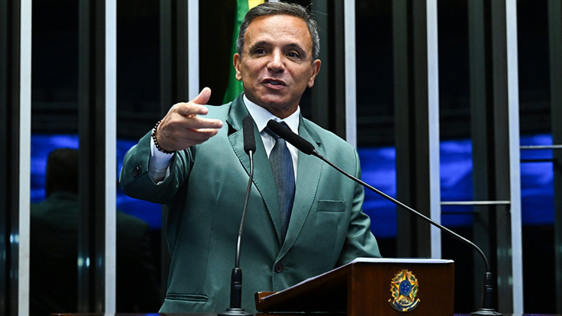 À tribuna, em discurso, senador Marcio Bittar (PL-AC).