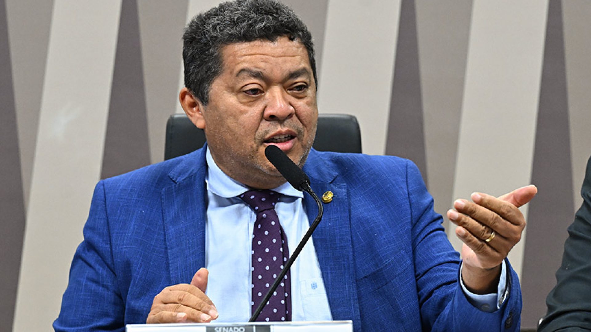 Beto Faro apresenta na terça relatório sobre novas regras do seguro defeso — Senado Notícias