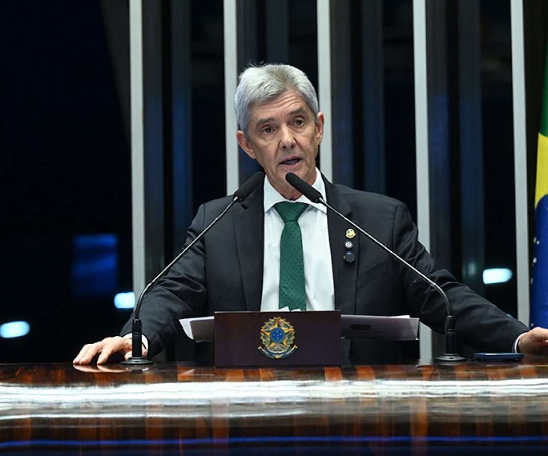 Senador Jaime Bagattoli (PL-RO) em discurso à tribuna.
