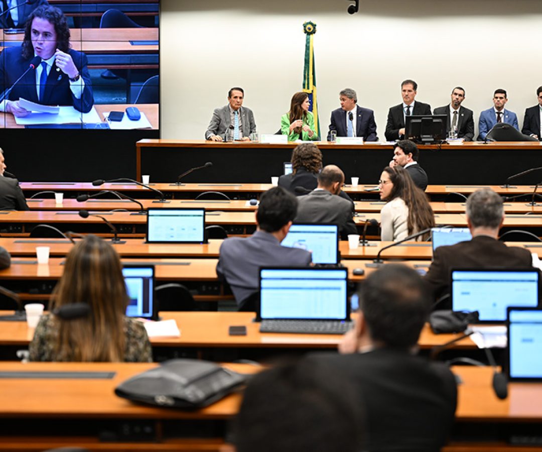 Painel exibe senador Veneziano Vital do Rêgo (MDB-PB) em pronunciamento à bancada.