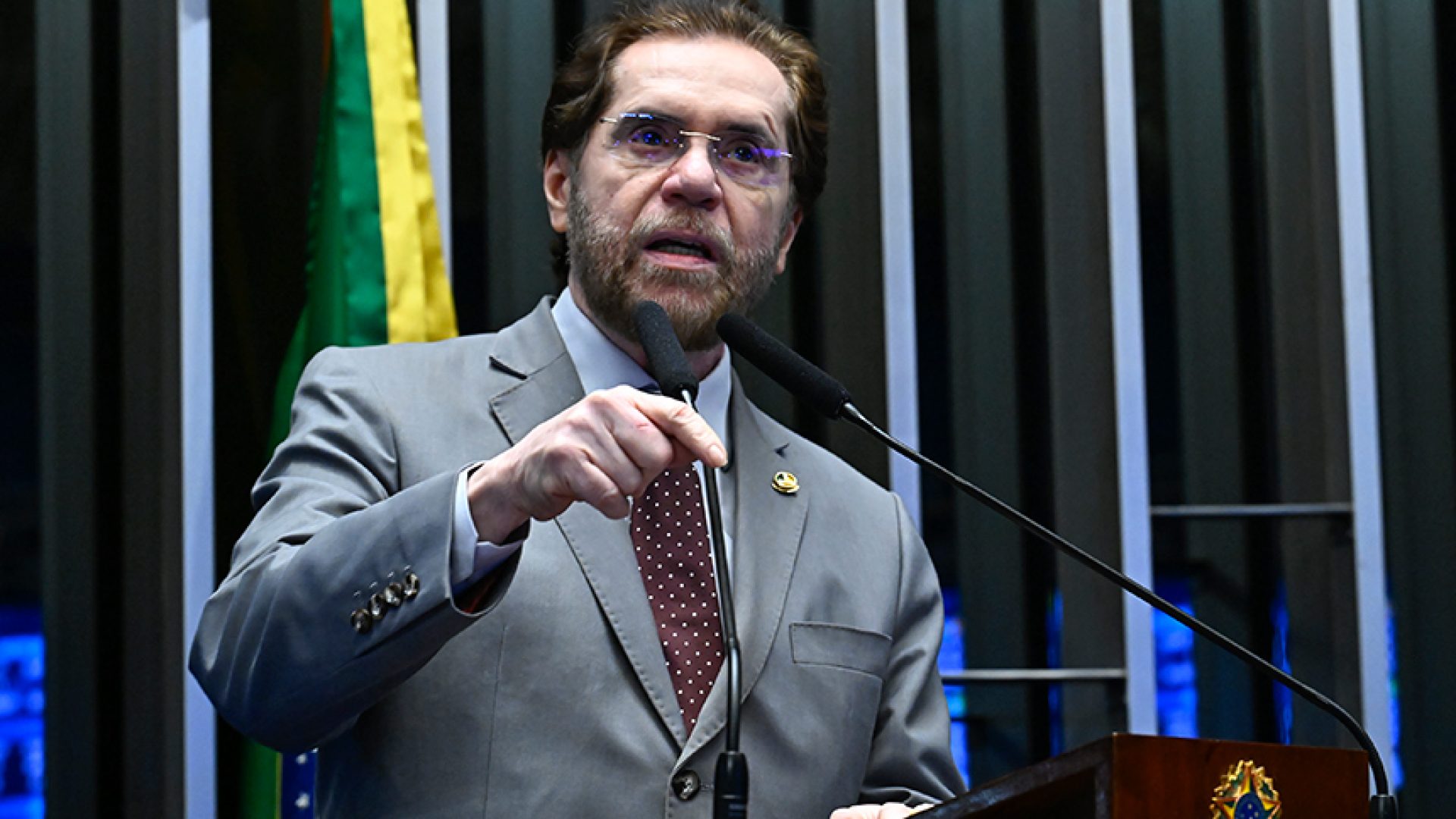 Em discurso, à tribuna, senador Plínio Valério (PSDB-AM).