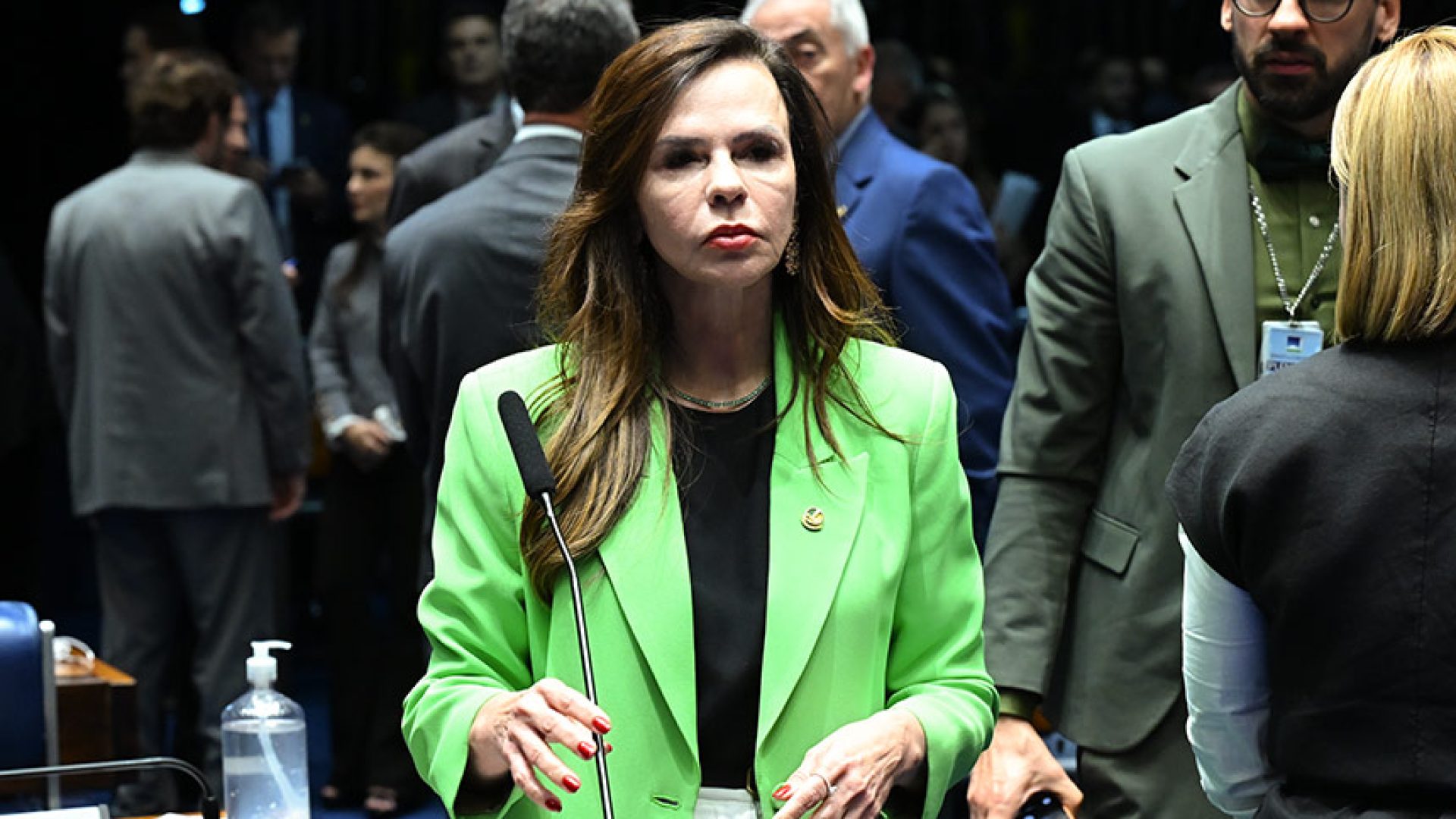 Senadora Professora Dorinha Seabra (União-TO) em pronunciamento à bancada.