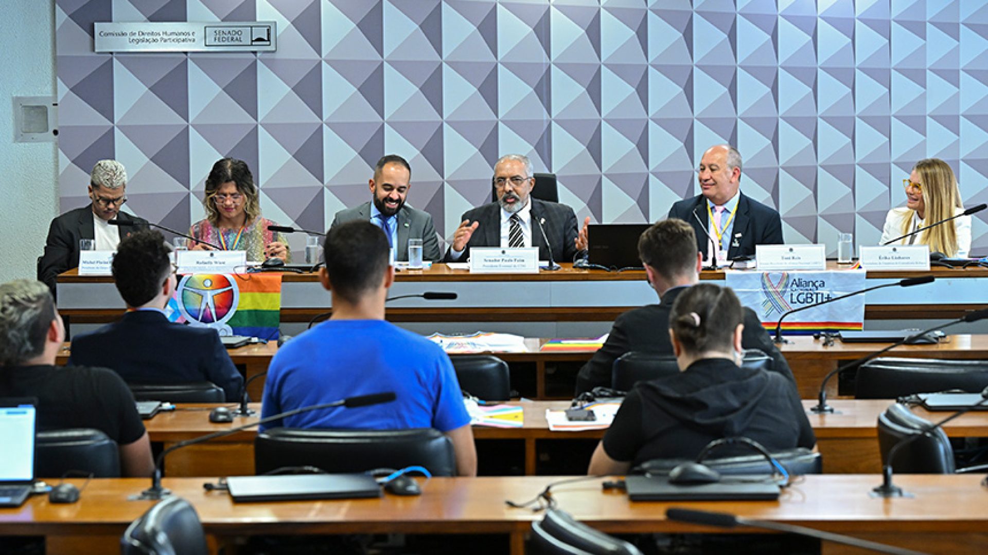 Debatedores pedem respeito a direitos humanos e das pessoas LGBTQIA+ — Senado Notícias