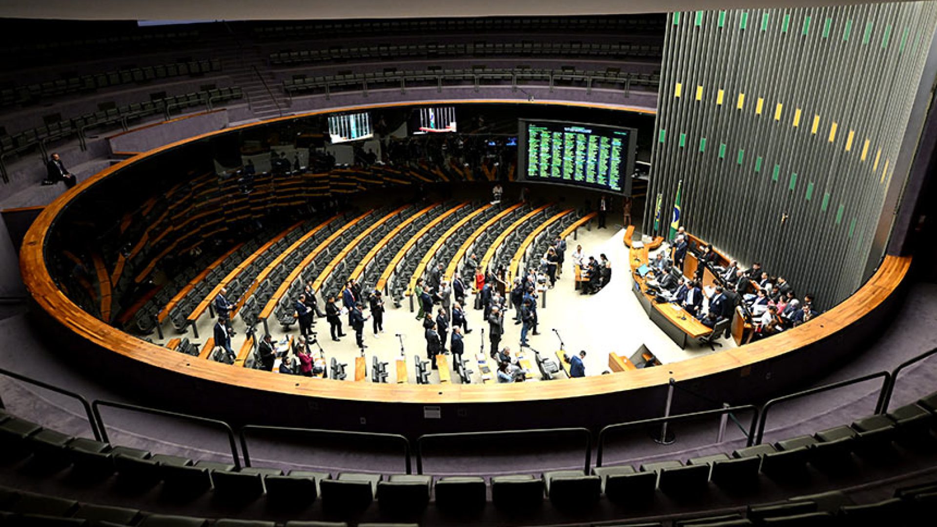 À mesa, presidente do Senado Federal, senador Davi Alcolumbre (União-AP) conduz sessão.