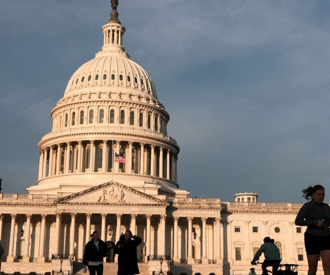 Prazo da guerra de Trump sem aval do Congresso termina 1º de maio