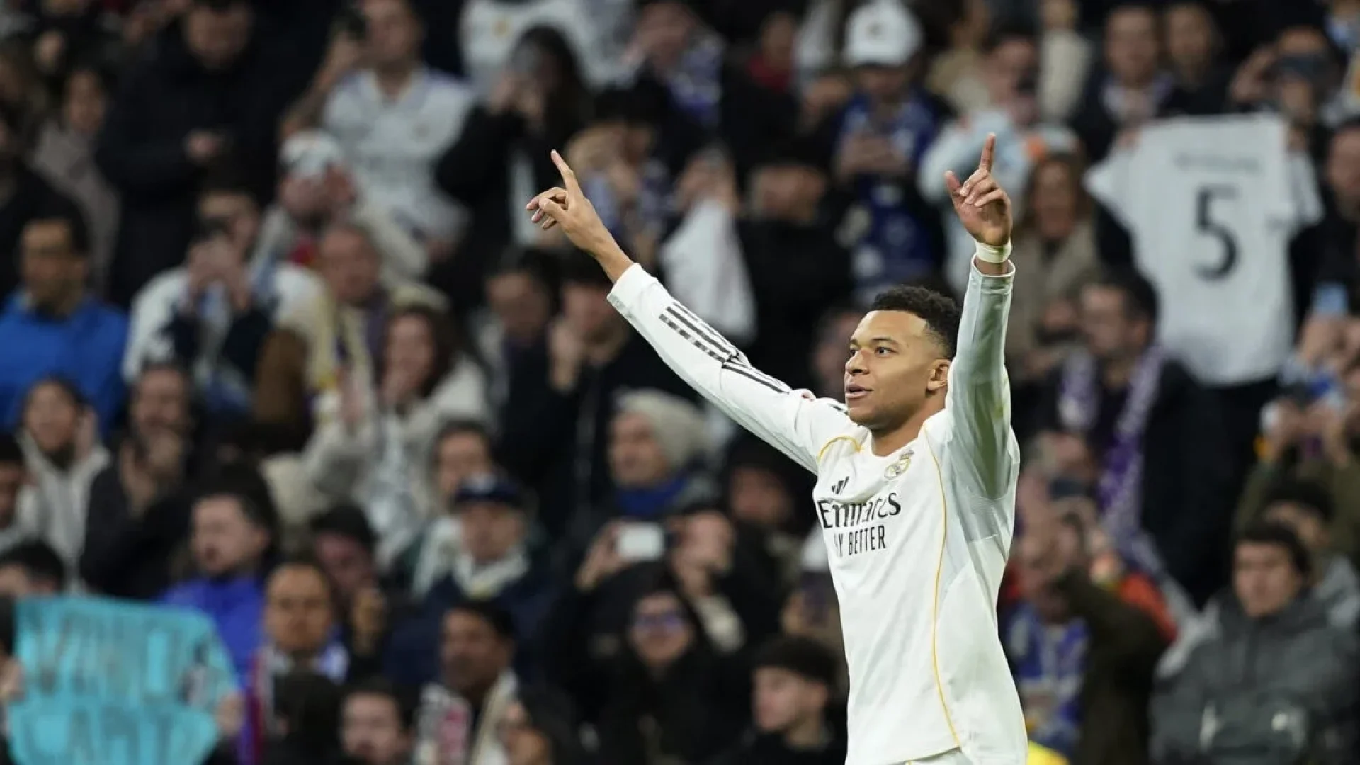 Real Madrid reage após vaias, vence o Levante e encosta no Barcelona em La Liga