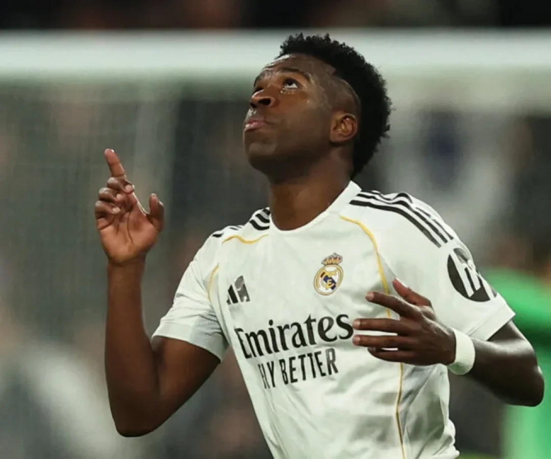 Vini Jr. marca e Real goleia o Monaco; Jesus brilha em vitória do Arsenal