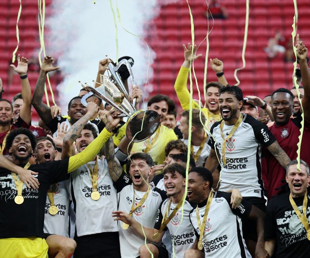 Corinthians vence Flamengo e é bicampeão da Supercopa Rei