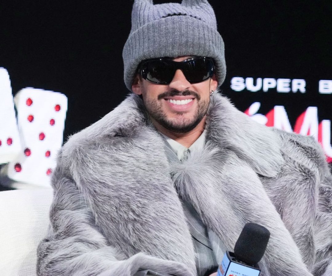 Bad Bunny, vencedor do Grammy e crítico de Trump, canta no Super Bowl