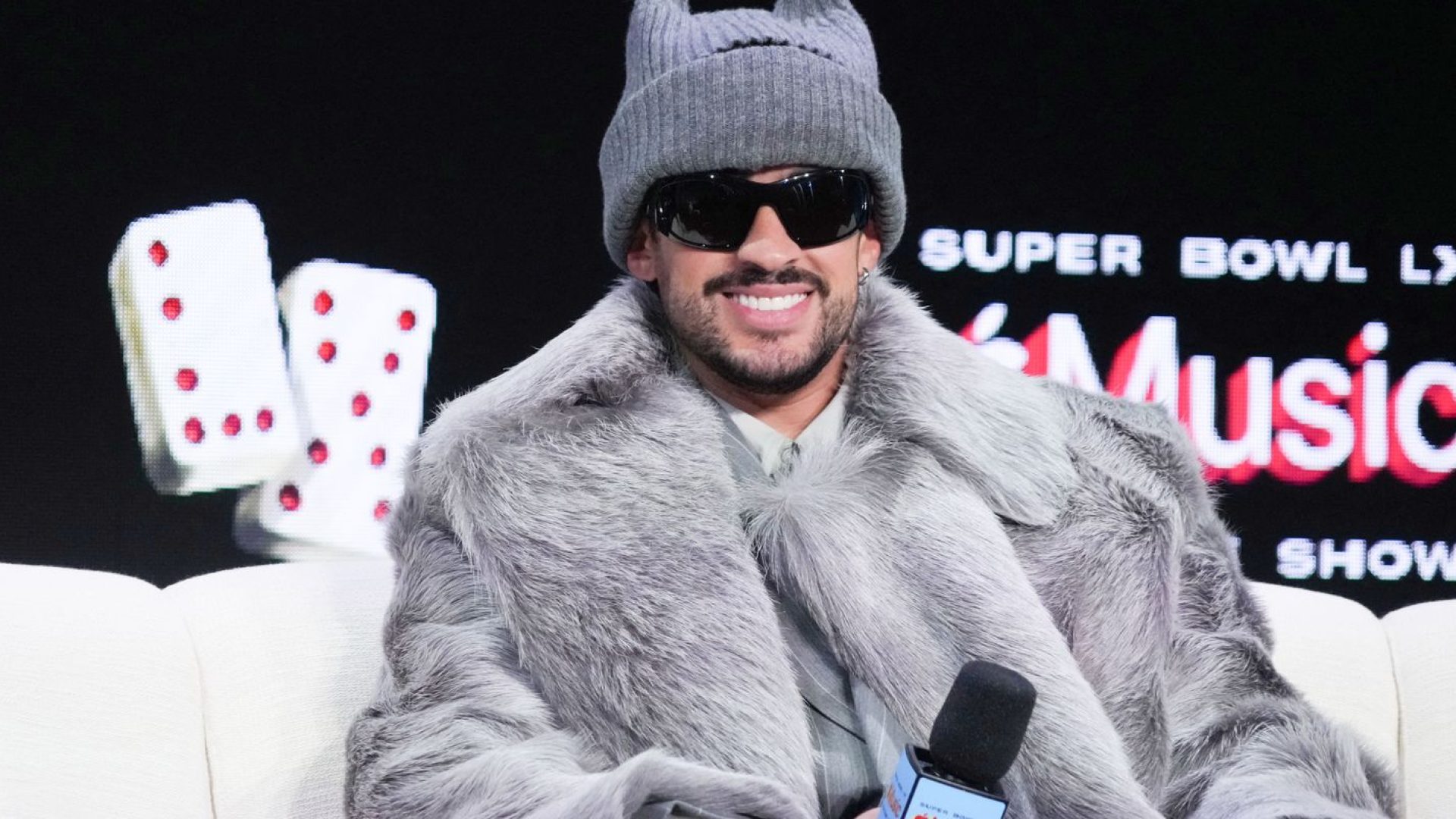 Bad Bunny, vencedor do Grammy e crítico de Trump, canta no Super Bowl