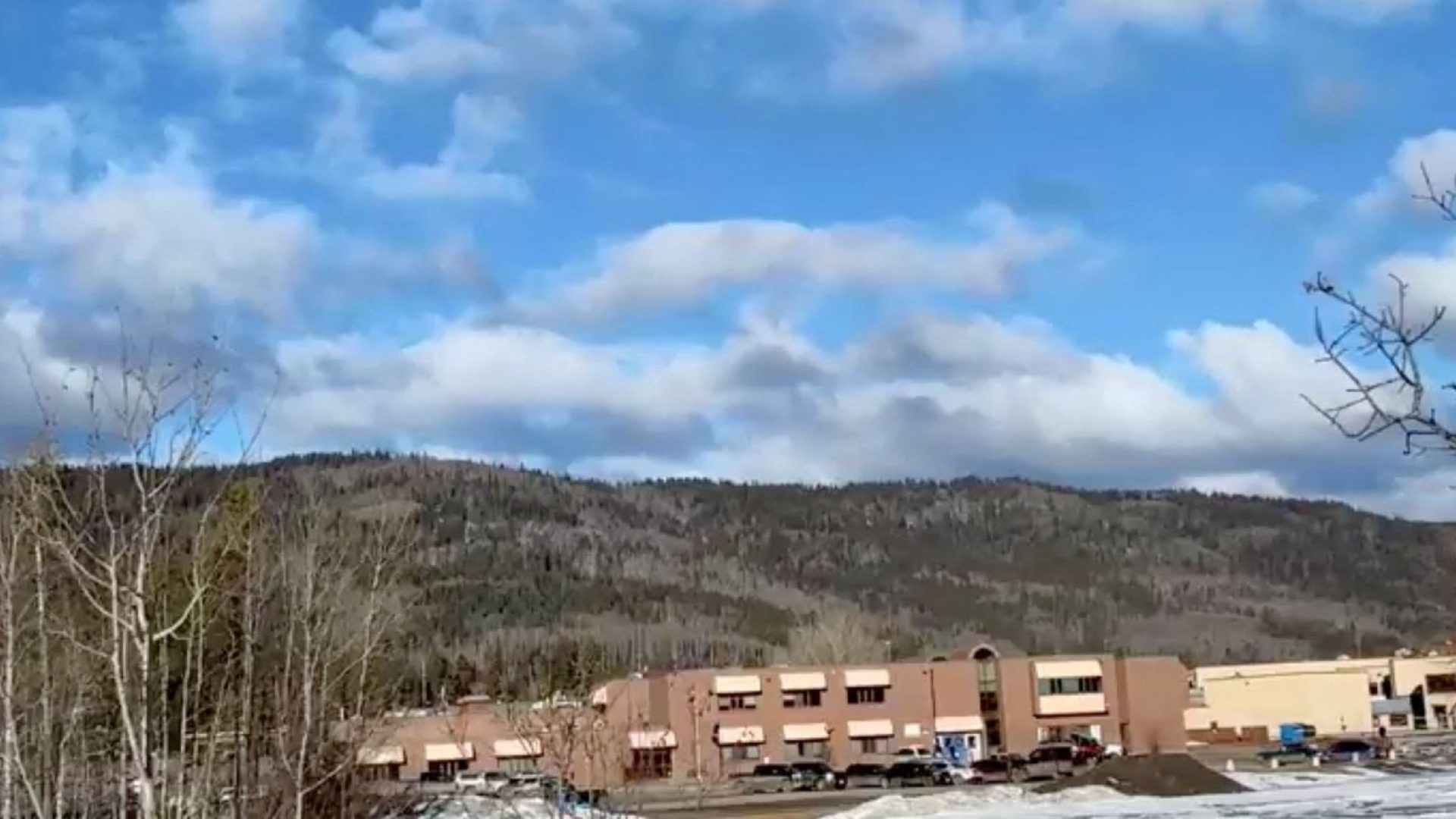 Ataque a tiros em escola no Canadá deixa 10 mortos