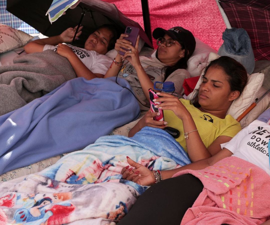 Familiares de presos políticos fazem greve de fome em Caracas