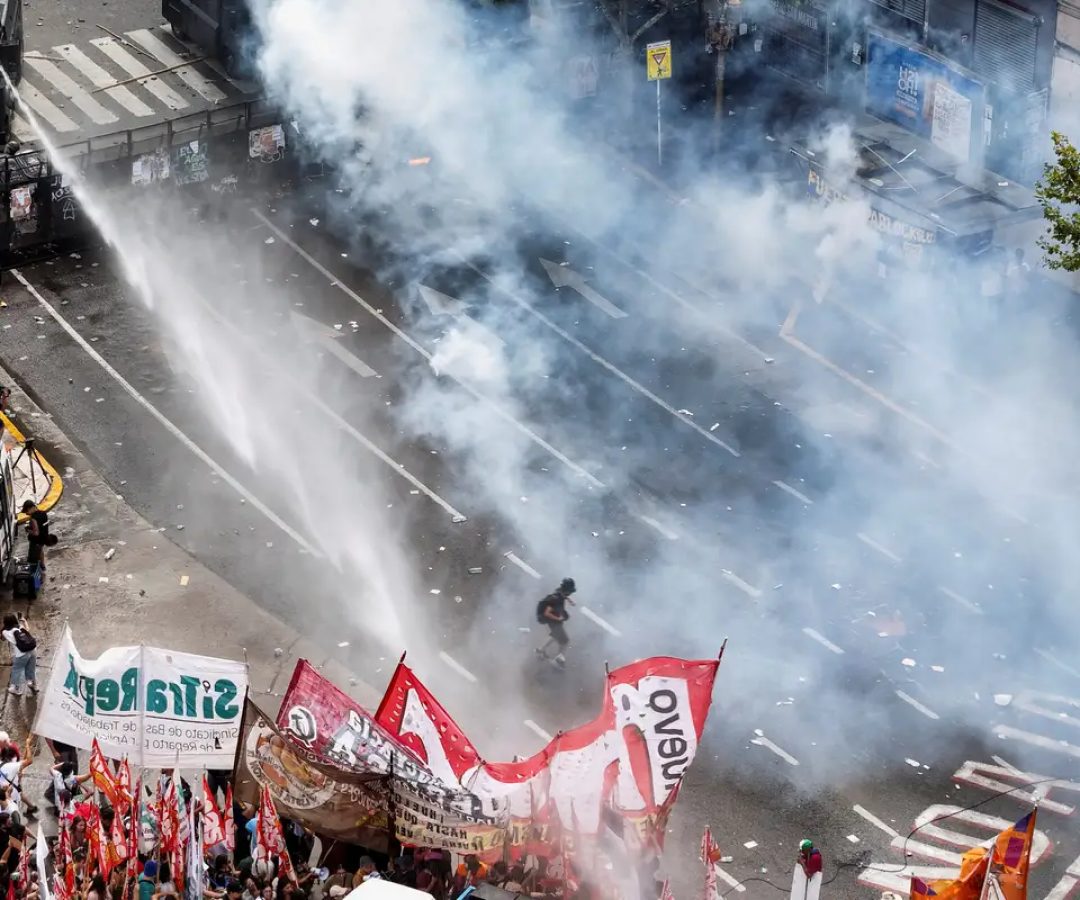 Argentina: Reforma trabalhista permite jornada de 12h e limita greves