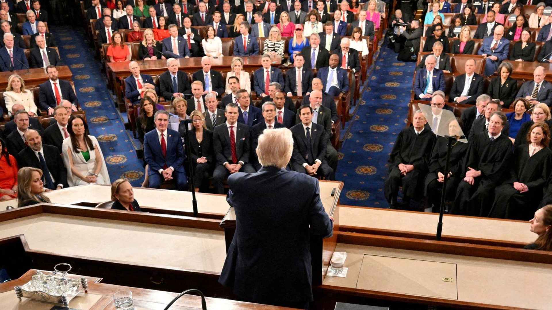 Trump proclama "era de ouro" em discurso sobre estado da União