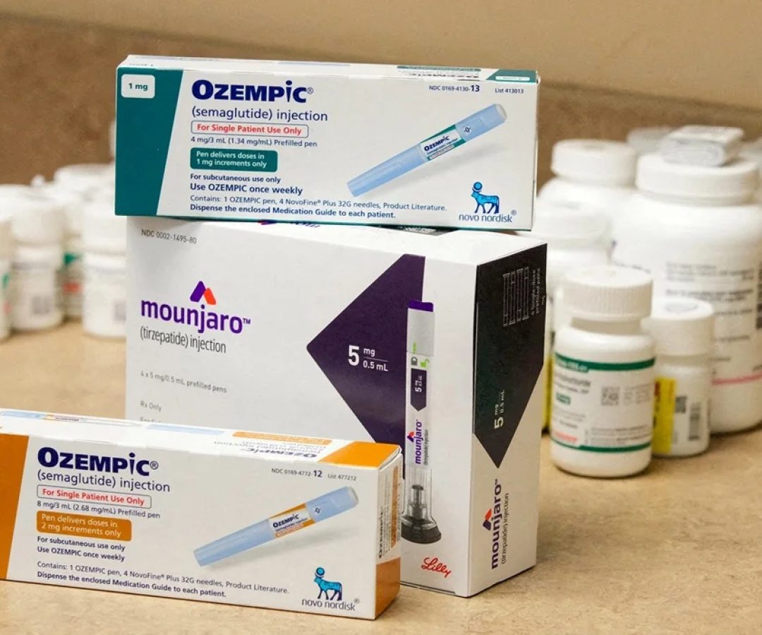 Caixas de Ozempic e Mounjaro, medicamentos injetáveis de semaglutida e tirzepatida usados para tratar o diabetes tipo 2 e fabricados pela Novo Nordisk e Lilly
