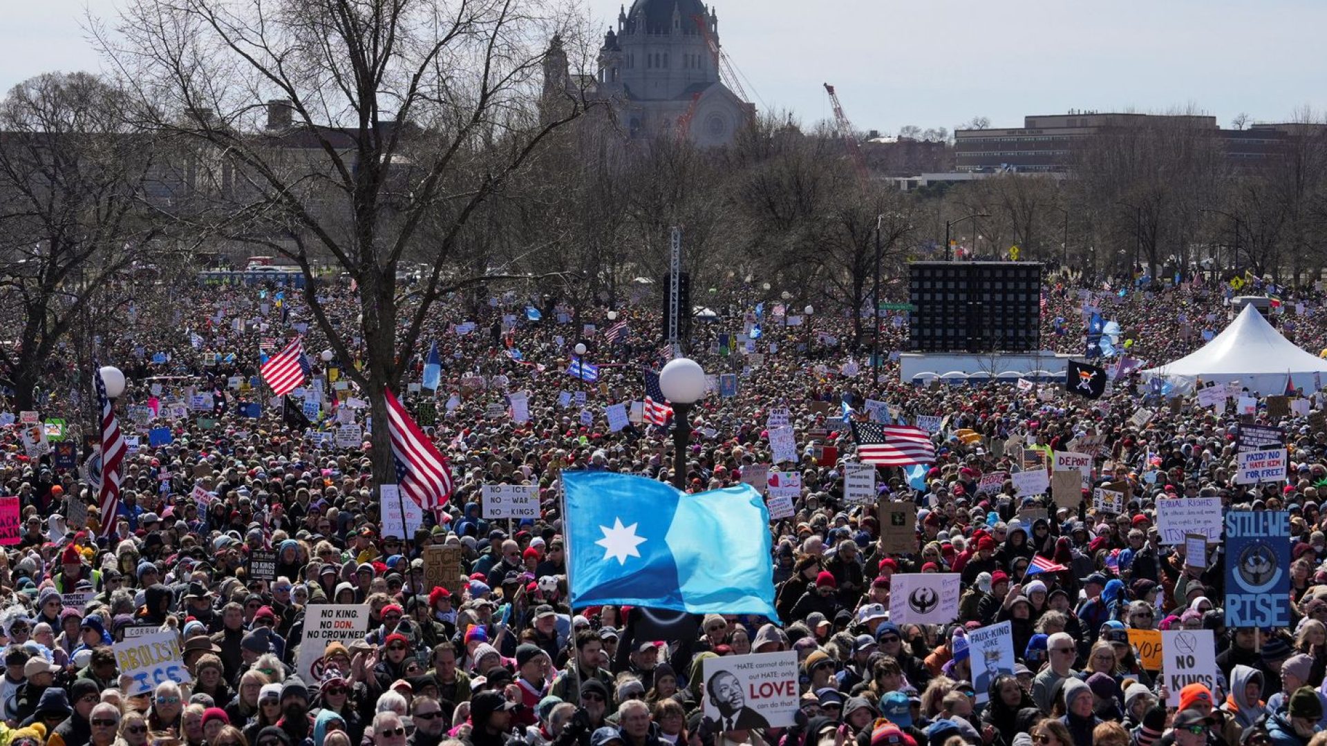 Manifestações anti-Trump ocorrem em diversas cidades dos EUA