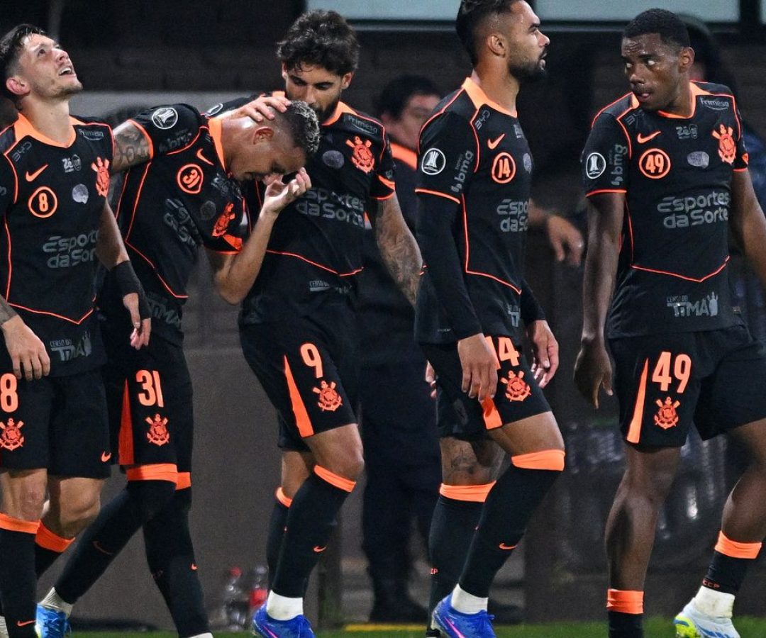 Corinthians derrota Platense na Libertadores na estreia de Diniz
