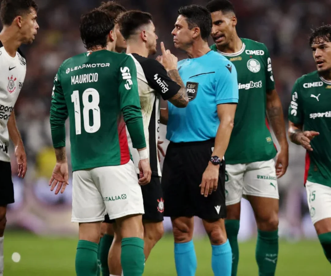 Gestos obscenos escancaram crise disciplinar do Corinthians; entenda