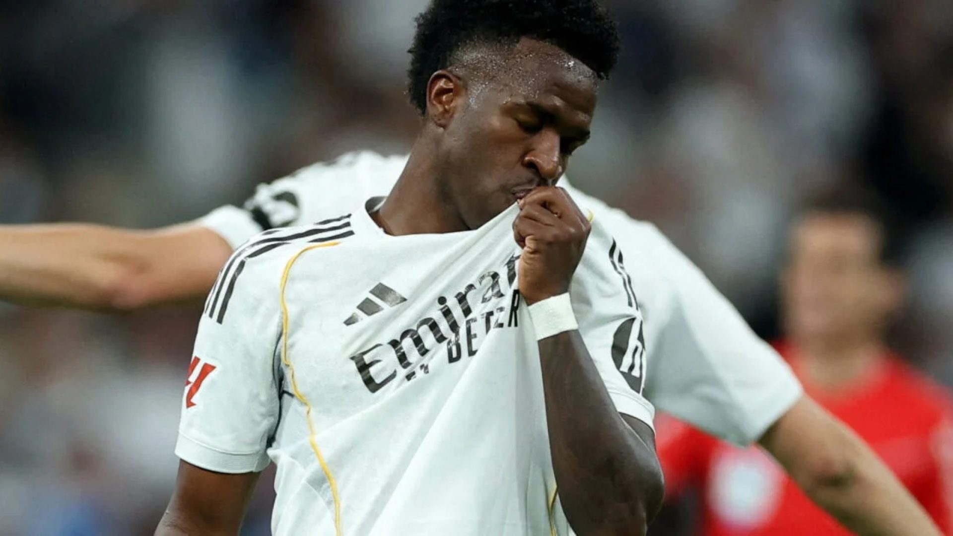 Vini Jr. marca na vitória do Real sobre o Alavés; Militão sente dores