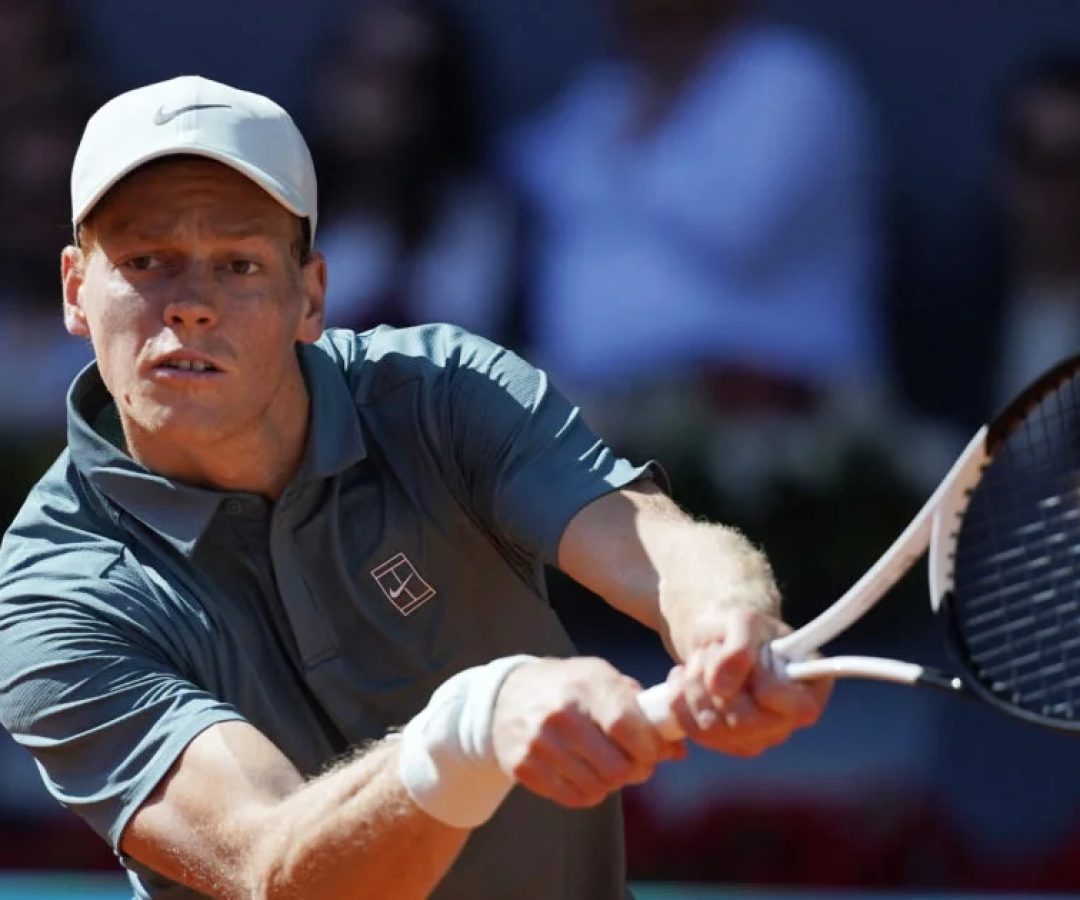 Jannik Sinner vence Moller e avança às oitavas em Madri