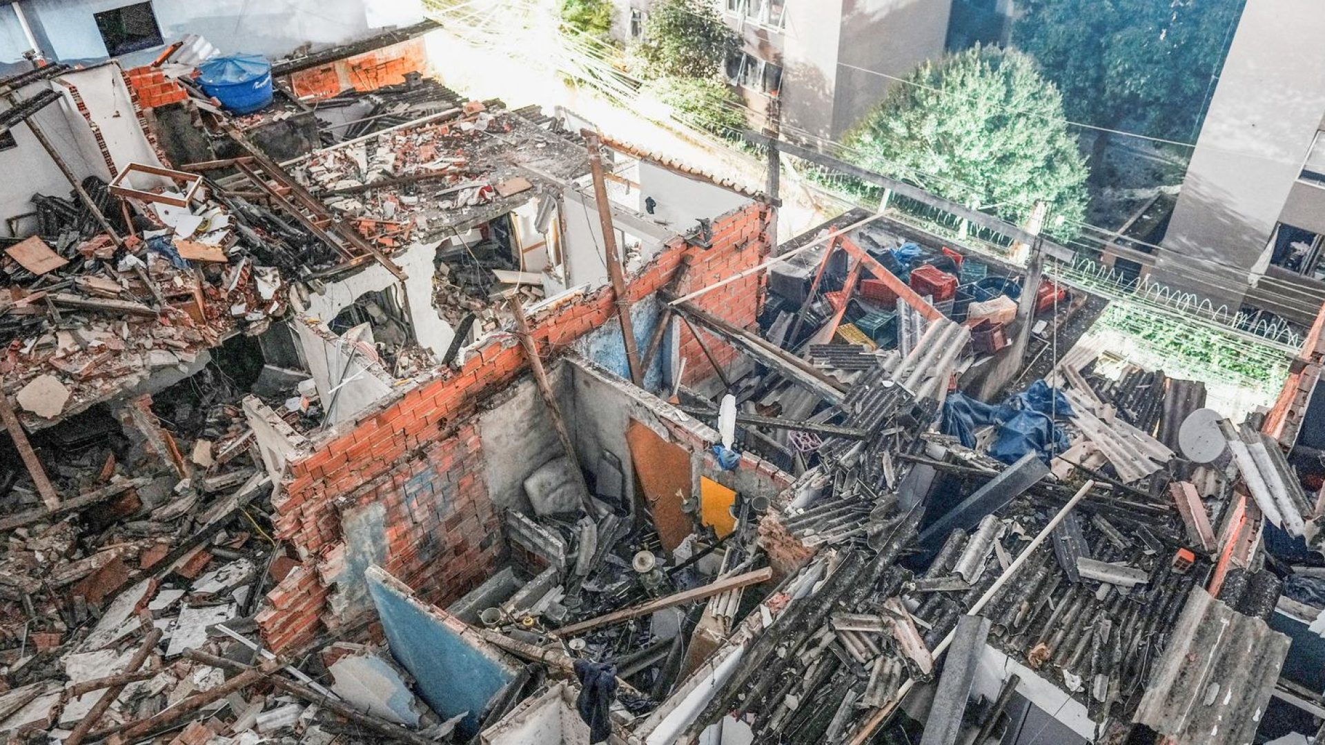Casas começam a ser demolidas após explosão em São Paulo