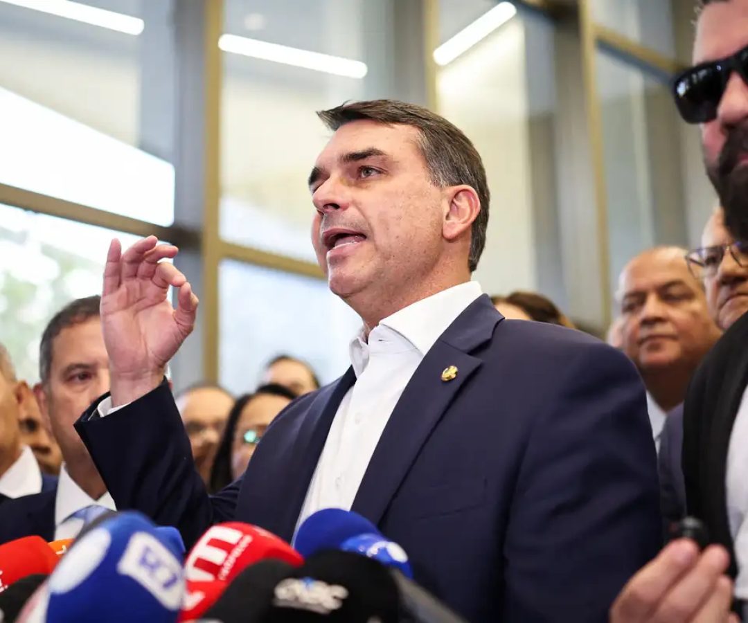 Flávio confirma encontro com Vorcaro após banqueiro ter sido preso