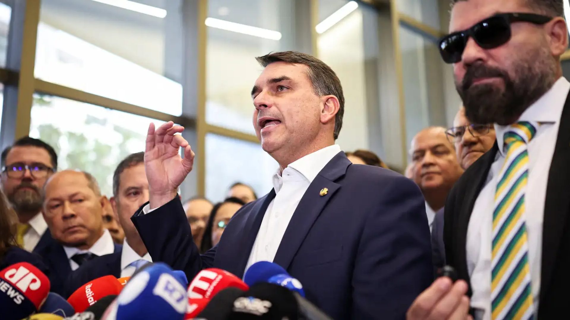 Flávio confirma encontro com Vorcaro após banqueiro ter sido preso