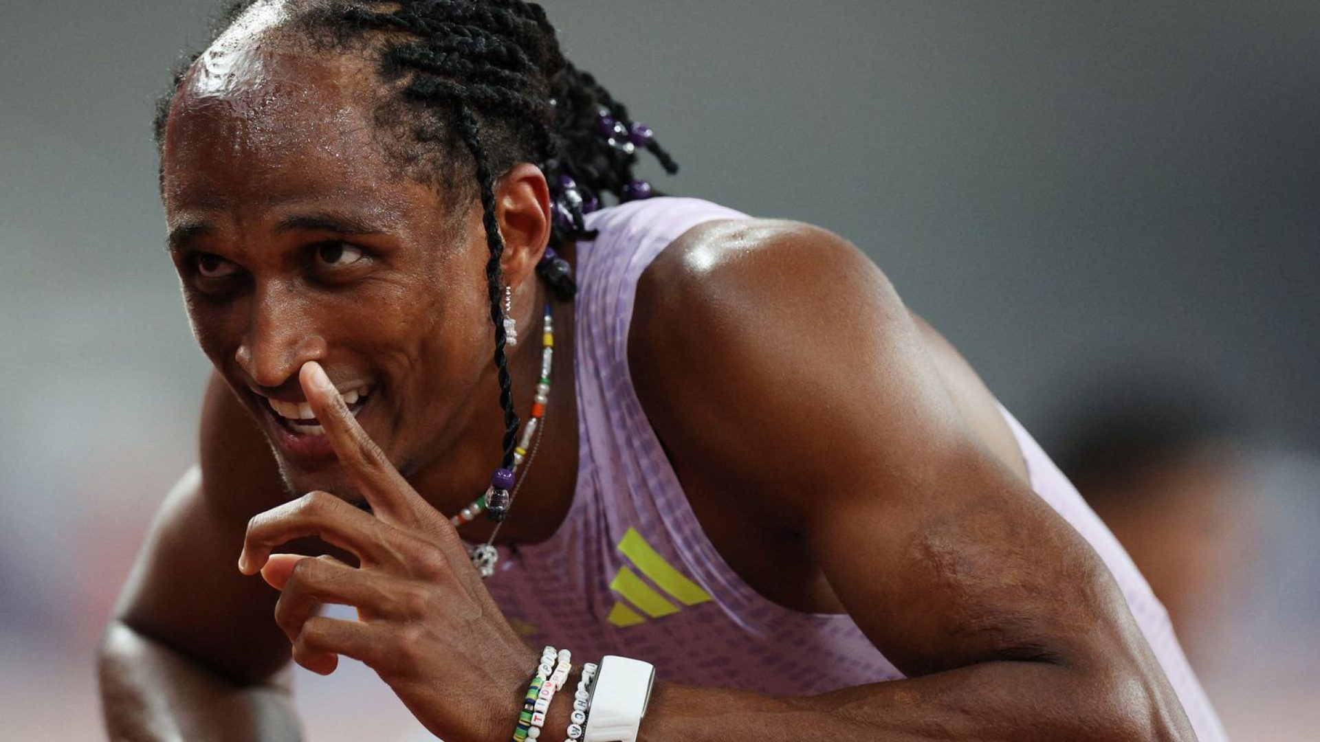 Alison dos Santos conquista ouro na etapa de Xiamen da Diamond League