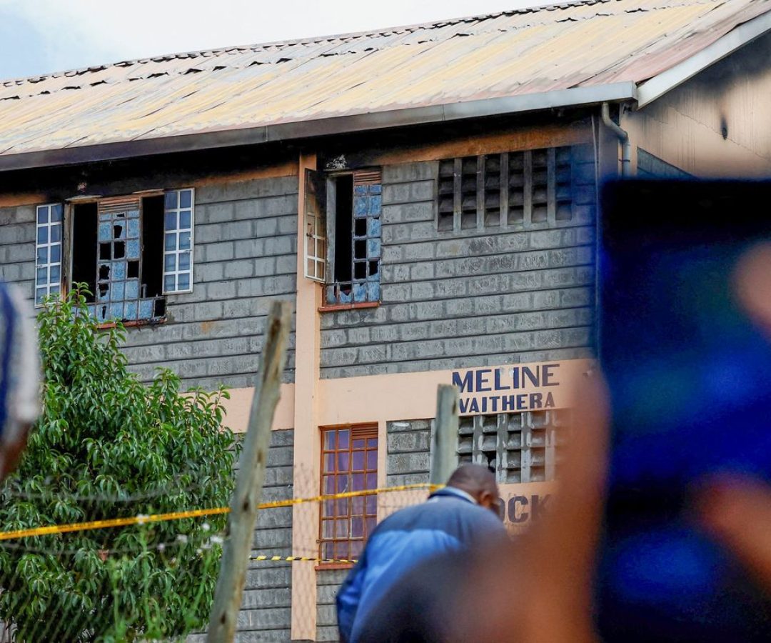 Quênia prende 8 estudantes suspeitos de incêndio criminoso em escola