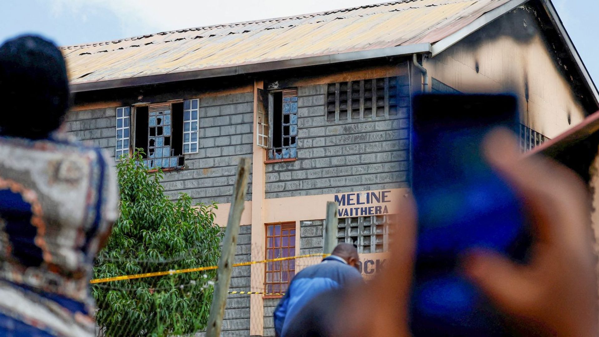 Quênia prende 8 estudantes suspeitos de incêndio criminoso em escola