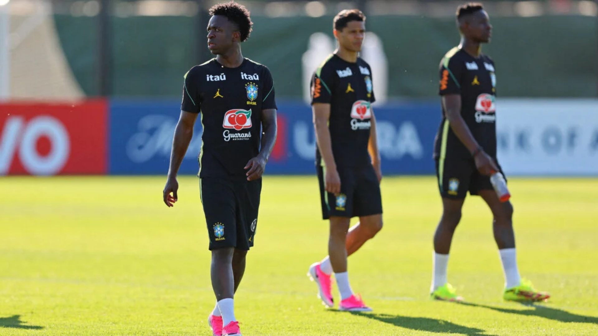 Sem Neymar, seleção brasileira se prepara para estreia na Copa do Mundo