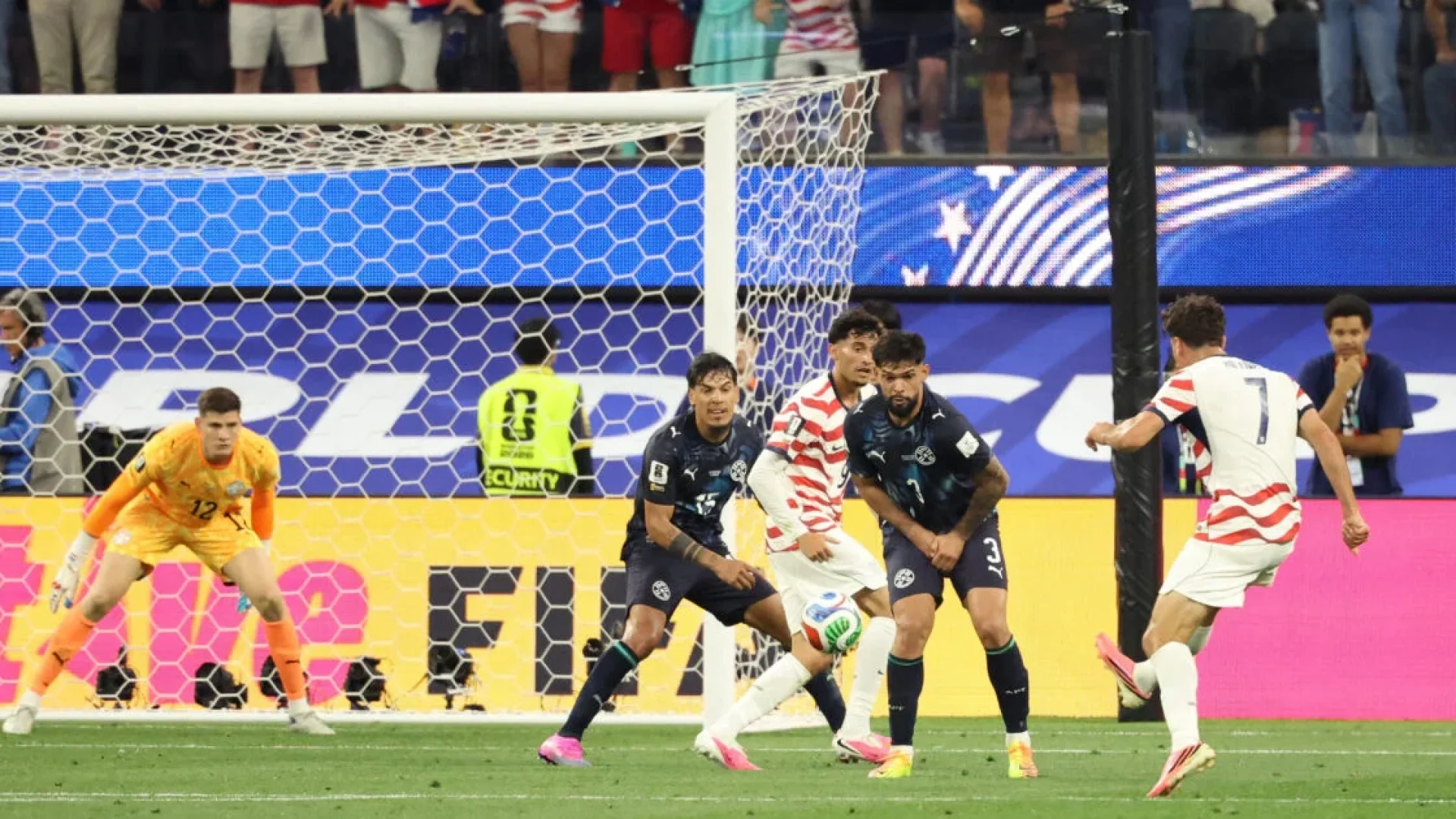 EUA atropelam Paraguai na estreia da Copa do Mundo e fazem 4 a 1