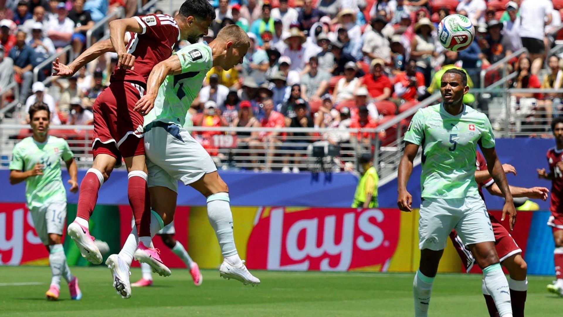 Suíça desperdiça chances e Catar arranca empate no fim pelo Grupo B