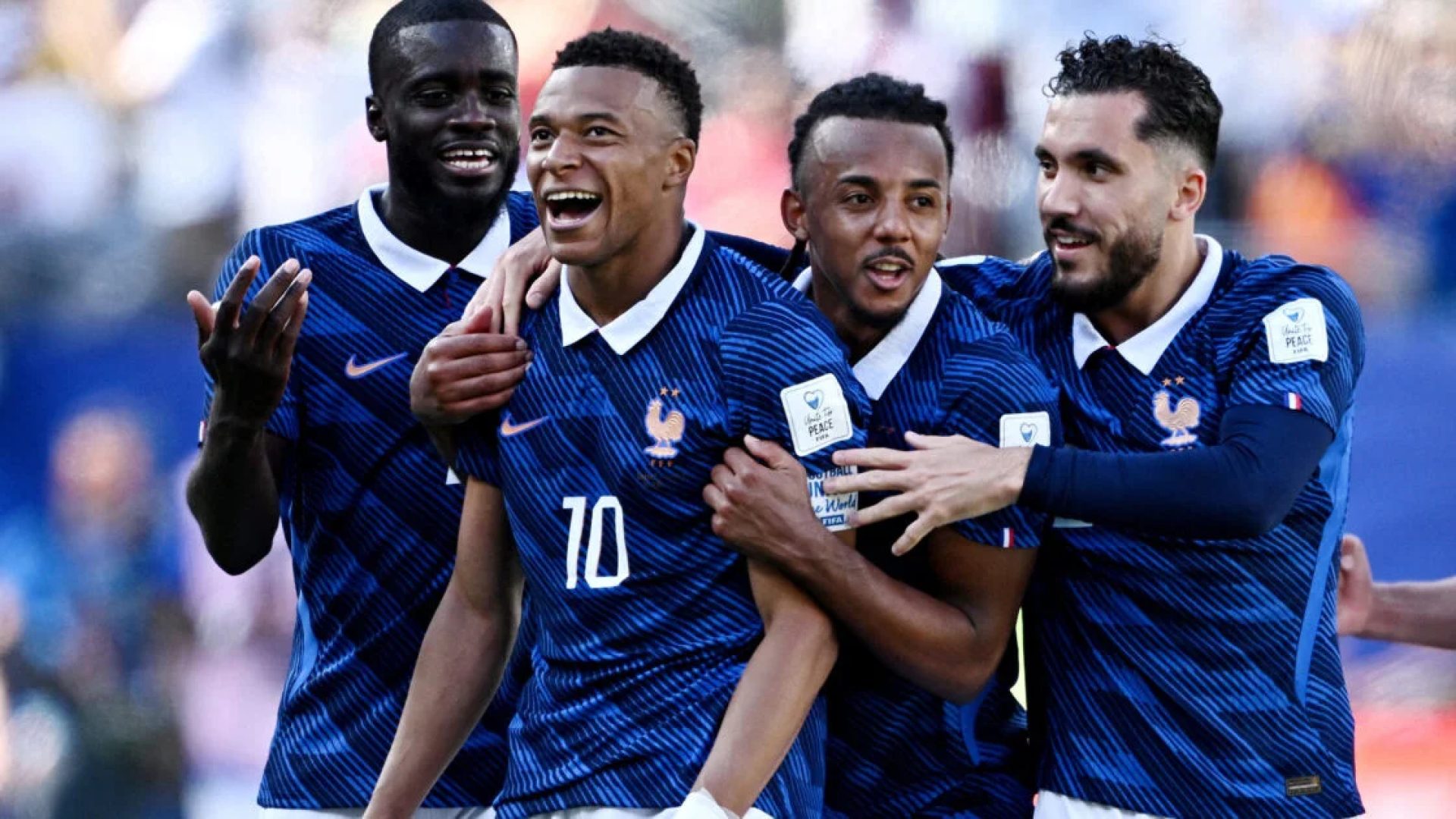 França vence Senegal na Copa; Mbappé faz 2 e vira artilheiro histórico