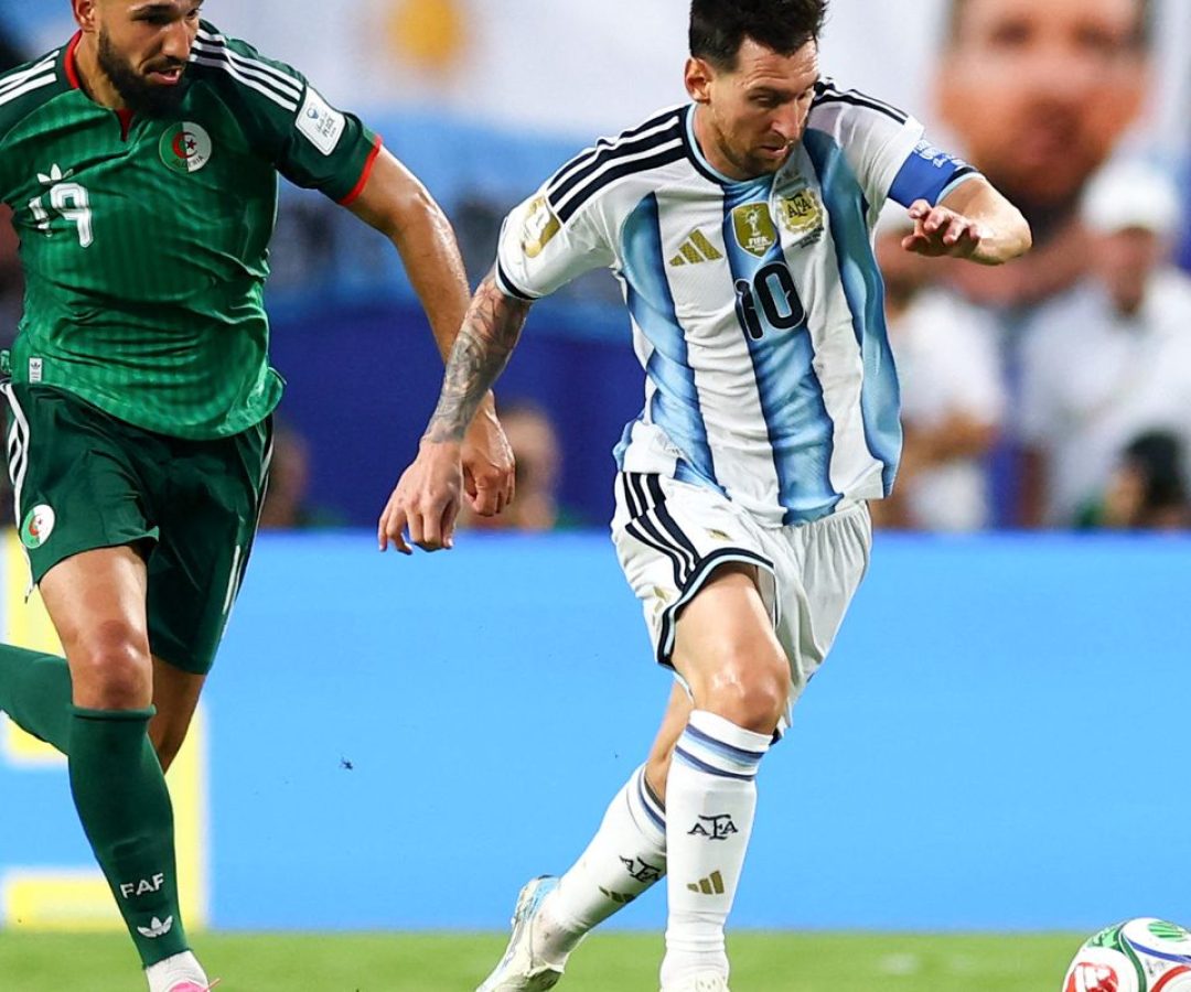 Messi vira maior artilheiro das copas e lidera Argentina em estreia
