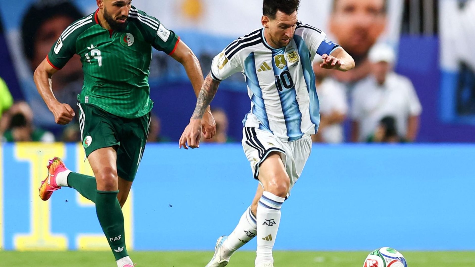 Messi vira maior artilheiro das copas e lidera Argentina em estreia