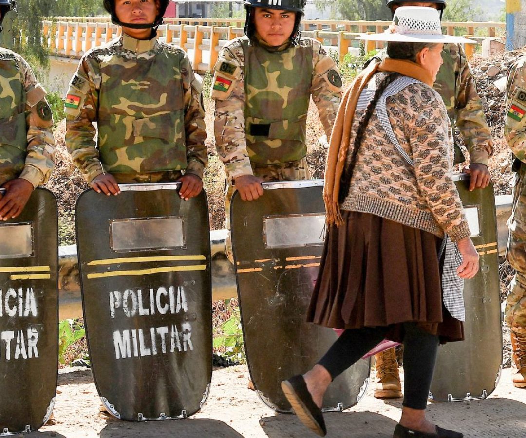 Bolívia: caem bloqueios após estado de exceção e acordo com sindicato